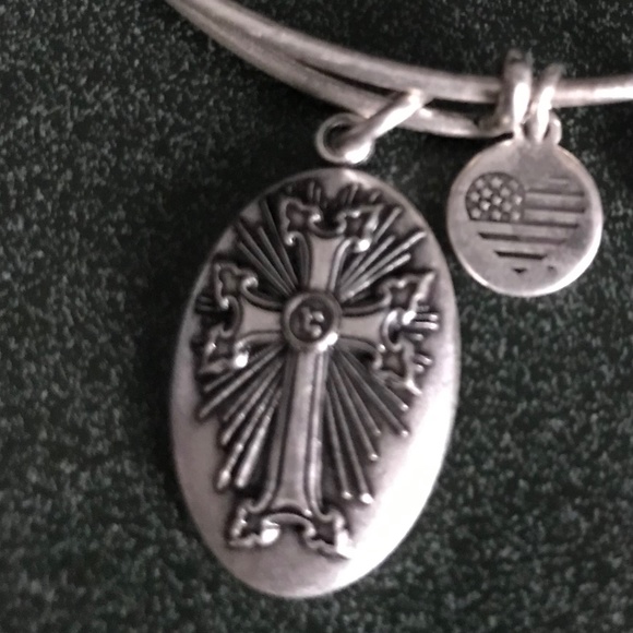 Alex and Ani Expandable Wire Bracelet Armenian Cross Charm - Picture 9 of 10